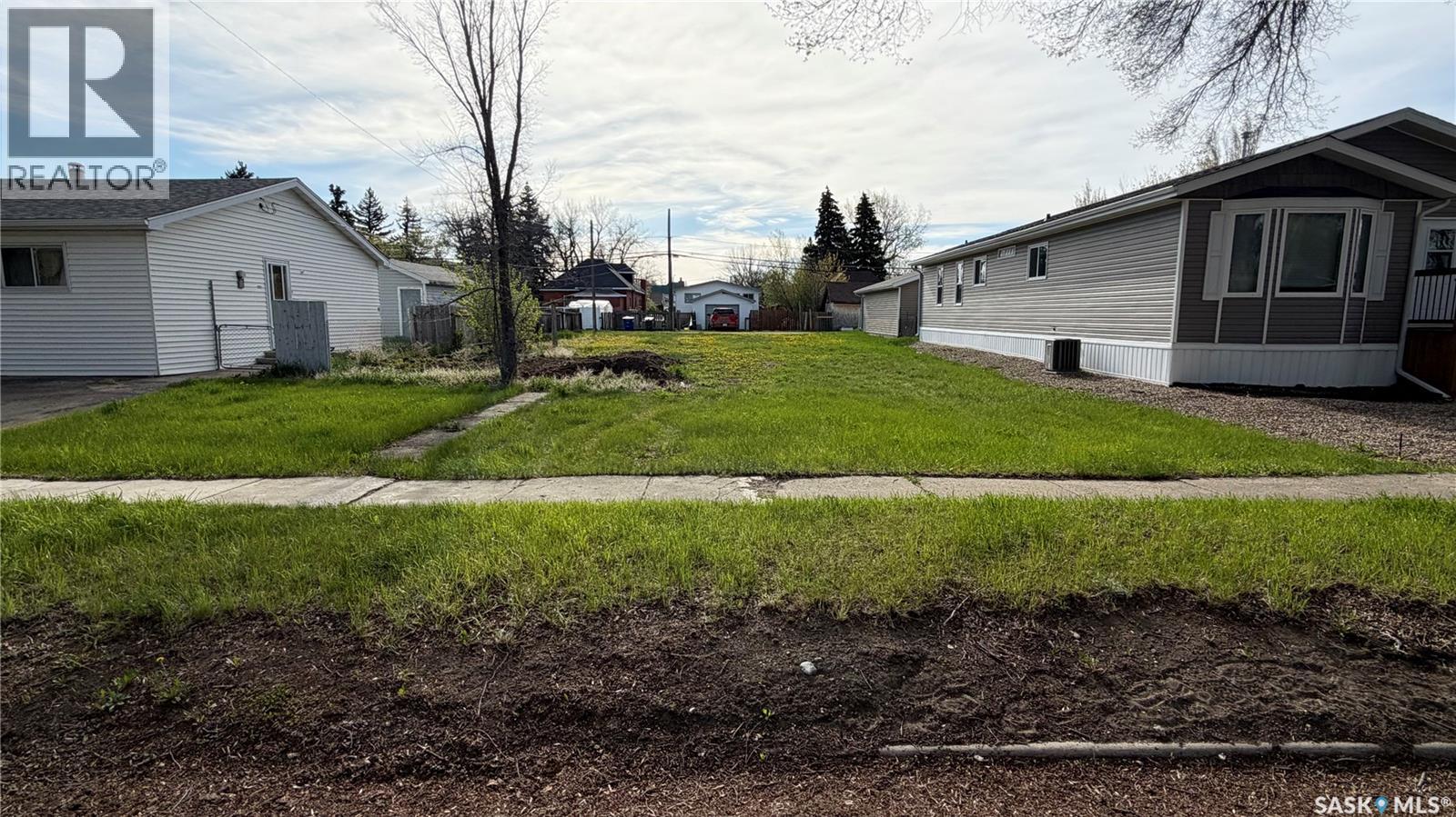 312 Aspen Street, Maple Creek, Saskatchewan  S0N 1N0 - Photo 3 - SK035835