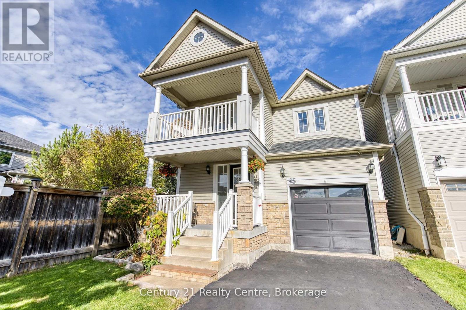 45 HATCH STREET E, Whitby, Ontario