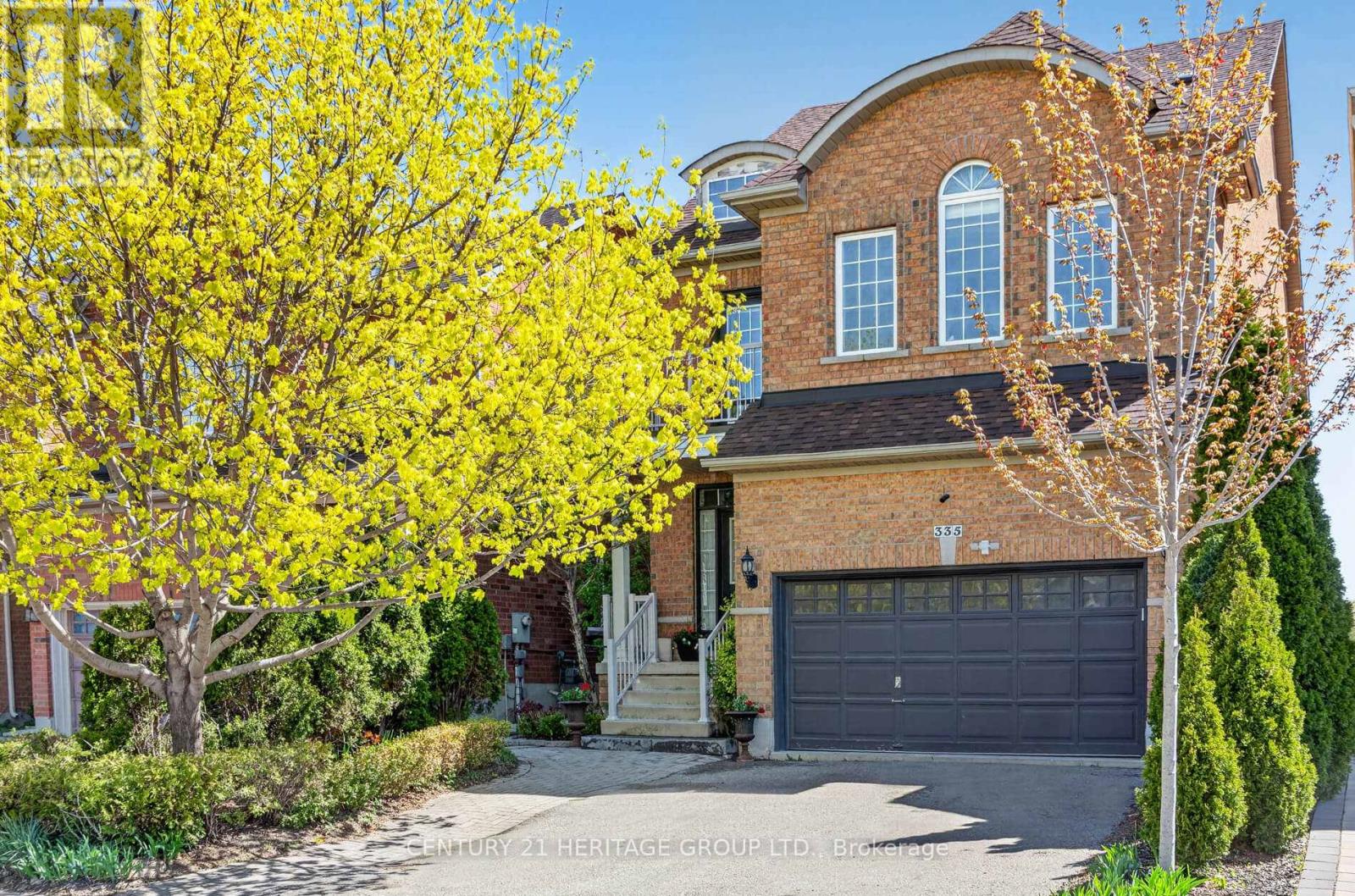 335 BATHURST GLEN DRIVE, Vaughan, Ontario