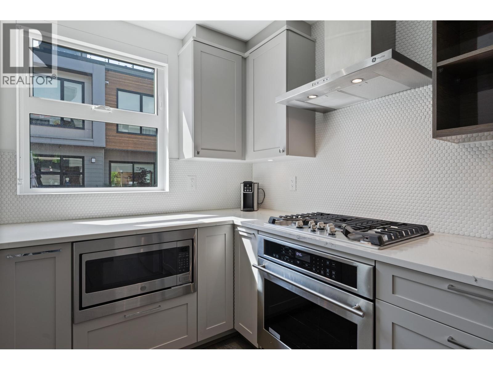 21 856 Orwell Street, North Vancouver, British Columbia  V7J 0C2 - Photo 4 - R3122765