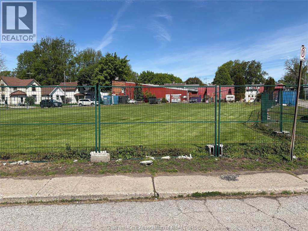 MLS# 26010310: 44 - 58 FOSTER STREET, Chatham, Canada