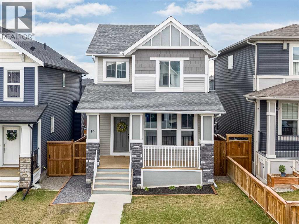 19 Heritage Rise, Cochrane, Alberta  T4C 2R4 - Photo 1 - A2309687