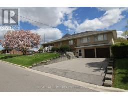 2 MANRESA LANE, Toronto, Ontario