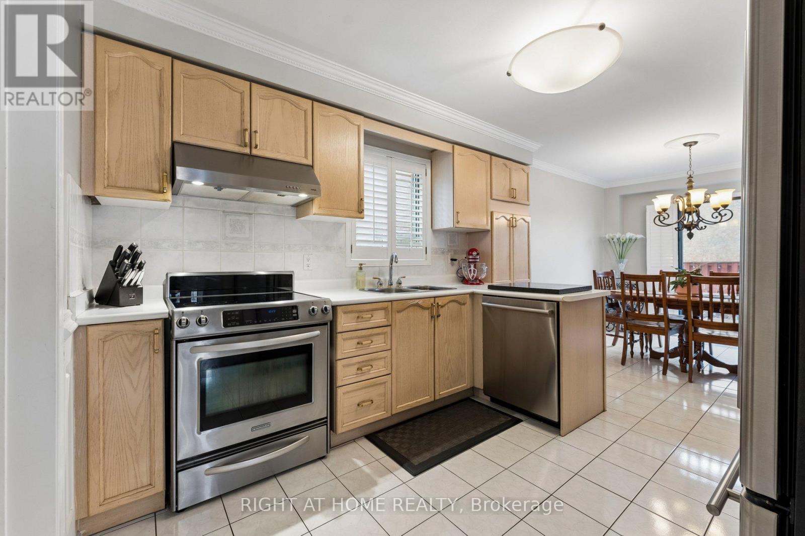 39 Banner Road, Brampton, Ontario  L6X 4K8 - Photo 15 - W13122180