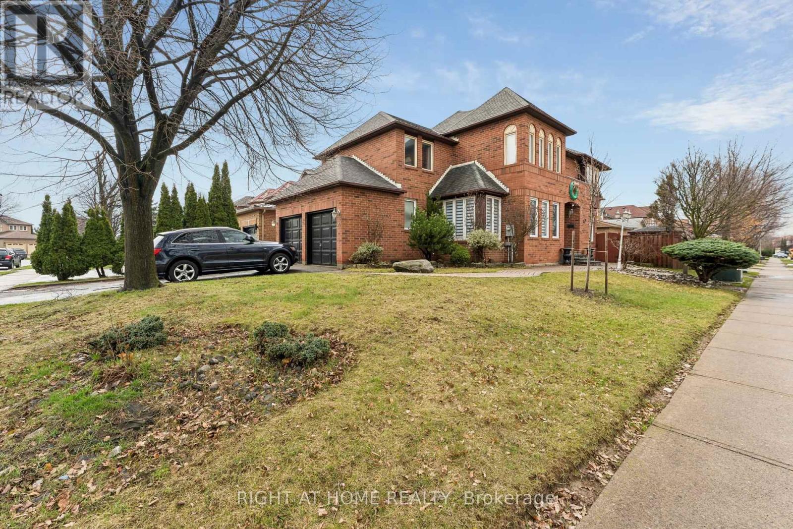 39 Banner Road, Brampton, Ontario  L6X 4K8 - Photo 2 - W13122180