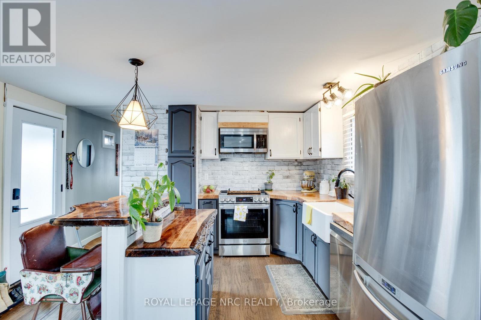 297 - 241 ST. PAUL STREET, St. Catharines, Ontario