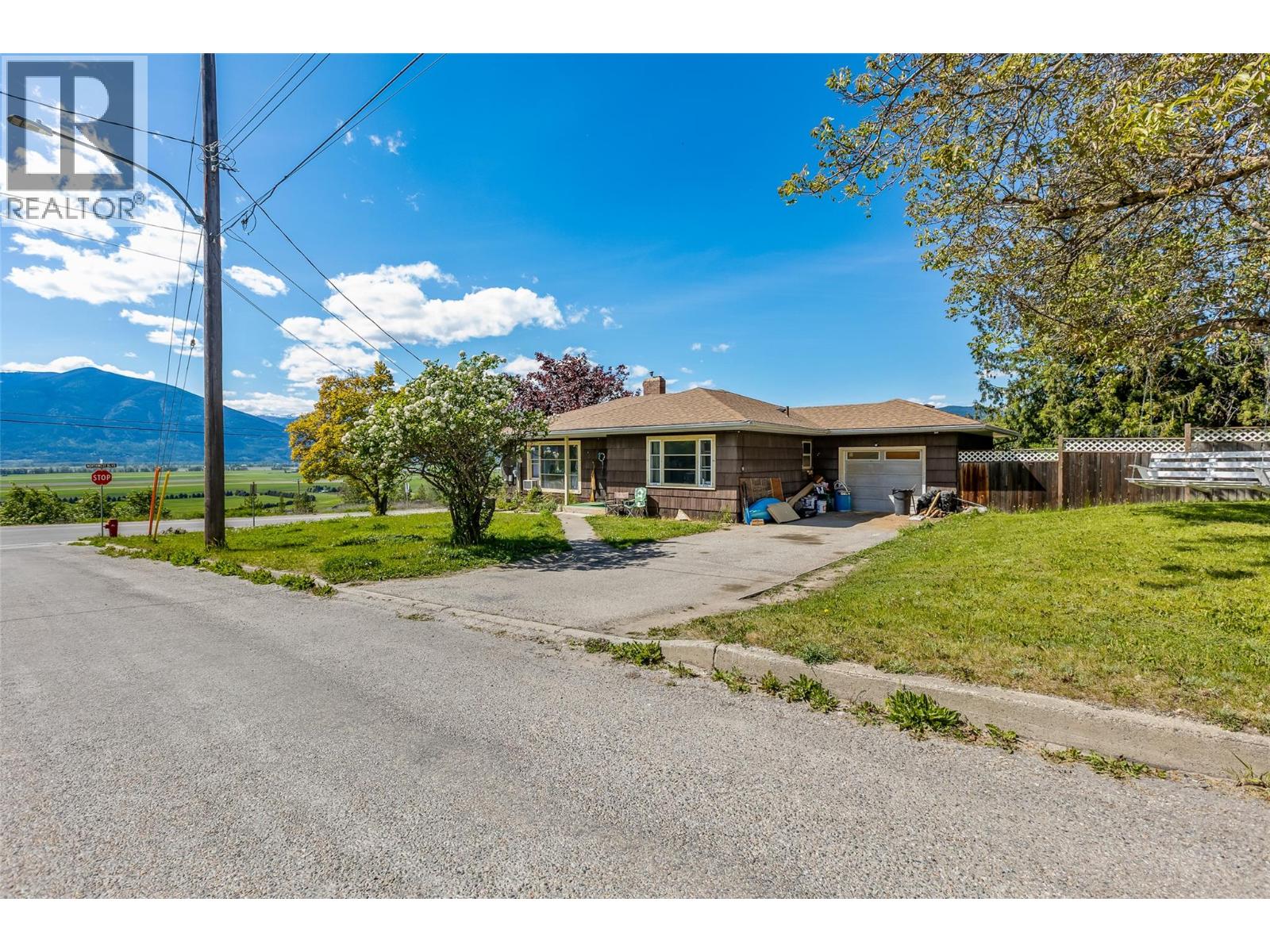 604 Ibbitson Street, Creston, British Columbia V0B 1G4 - Photo 1 - 10387282