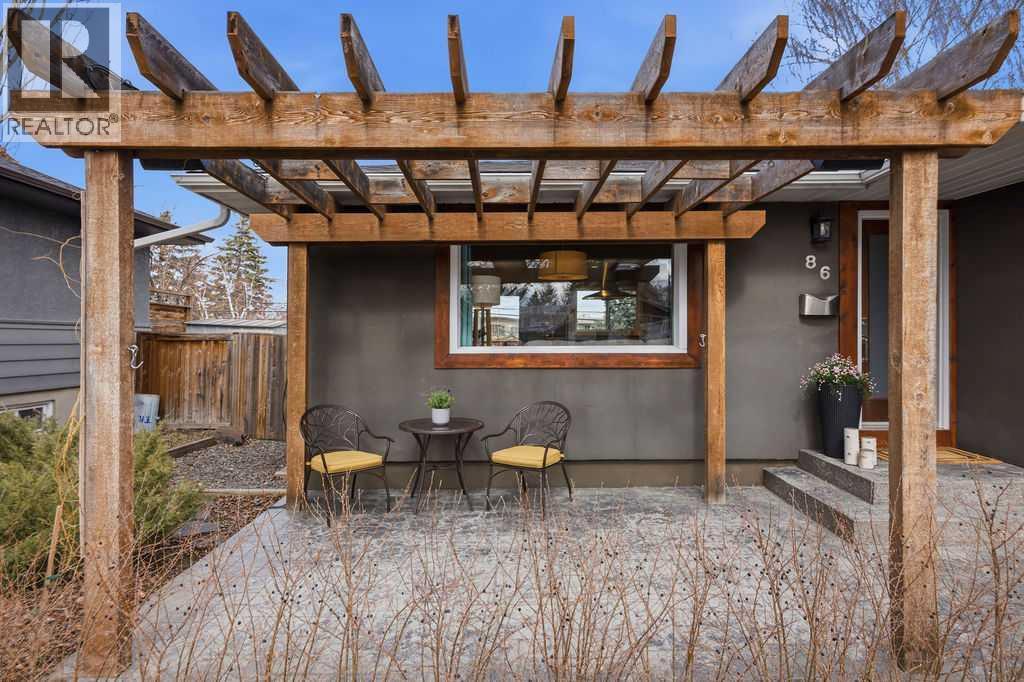 86 Warwick Drive Sw, Calgary, Alberta  T3C 2R6 - Photo 2 - A2302230