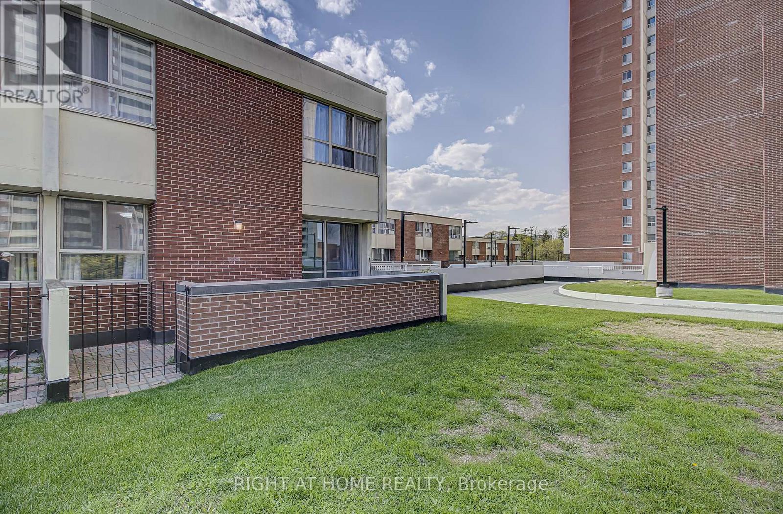 409 - 8 Crescent Town Road, Toronto, Ontario  M4C 5L3 - Photo 18 - E13119648