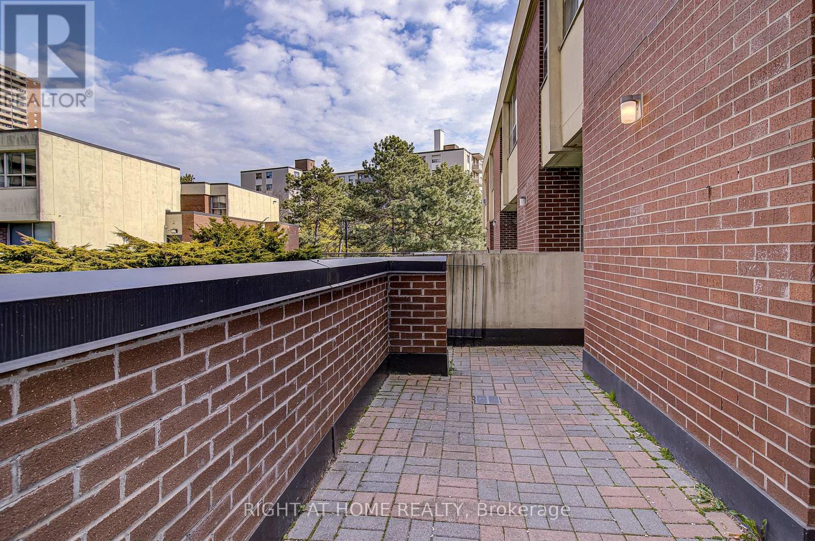 409 - 8 Crescent Town Road, Toronto, Ontario  M4C 5L3 - Photo 17 - E13119648