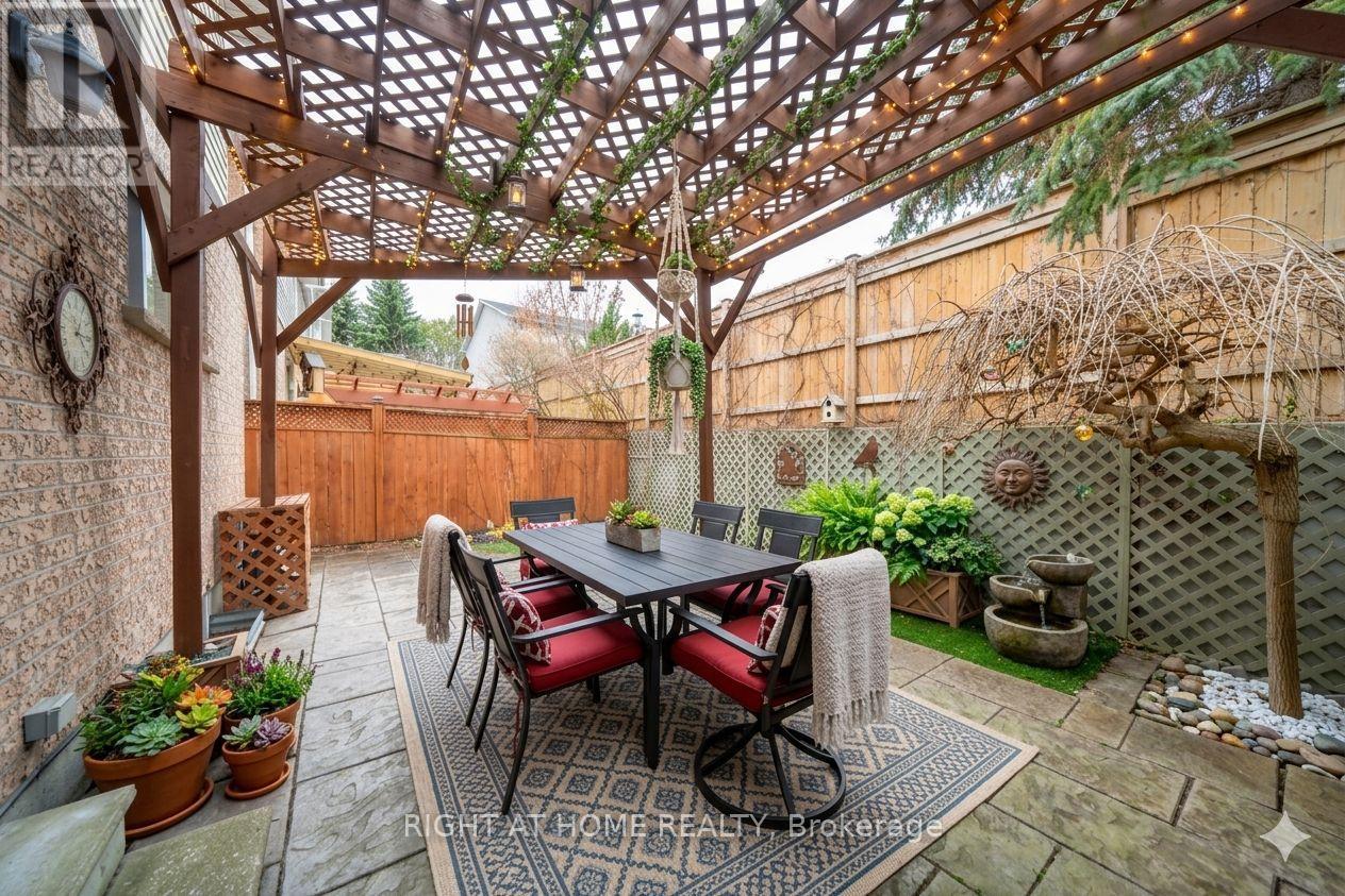21 - 370 RIDDELL COURT, Newmarket, Ontario