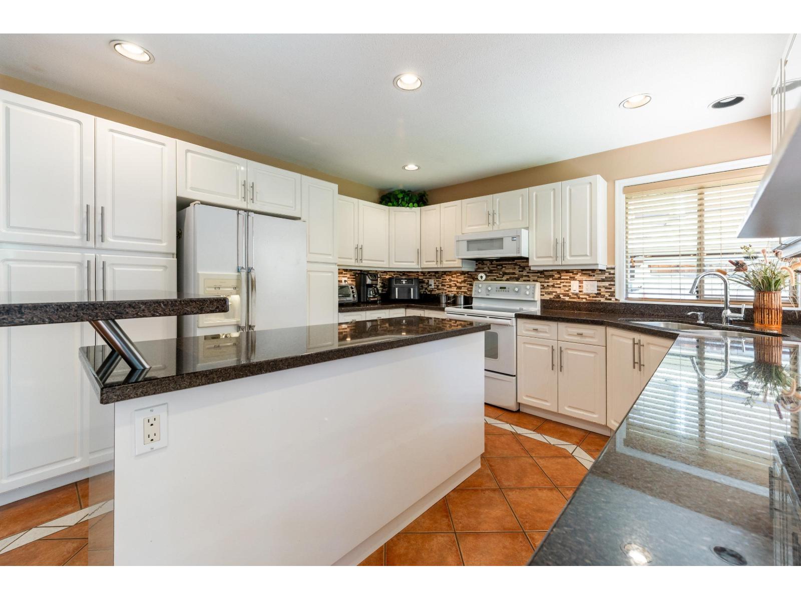 8588 141 Street, Surrey, British Columbia V3W 3A9 - Photo 13 - R3122985