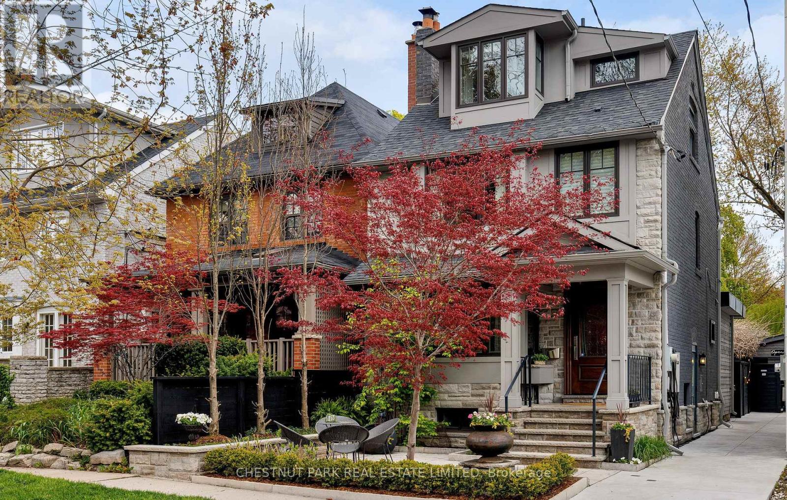 <div class="slider-price">$3,295,000</div><p>21 Cornish Road, Toronto, Ontario</p>