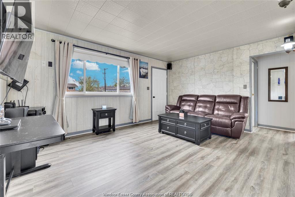 329 Parkside Drive, Mcgregor, Ontario  N0R 1J0 - Photo 4 - 26011026