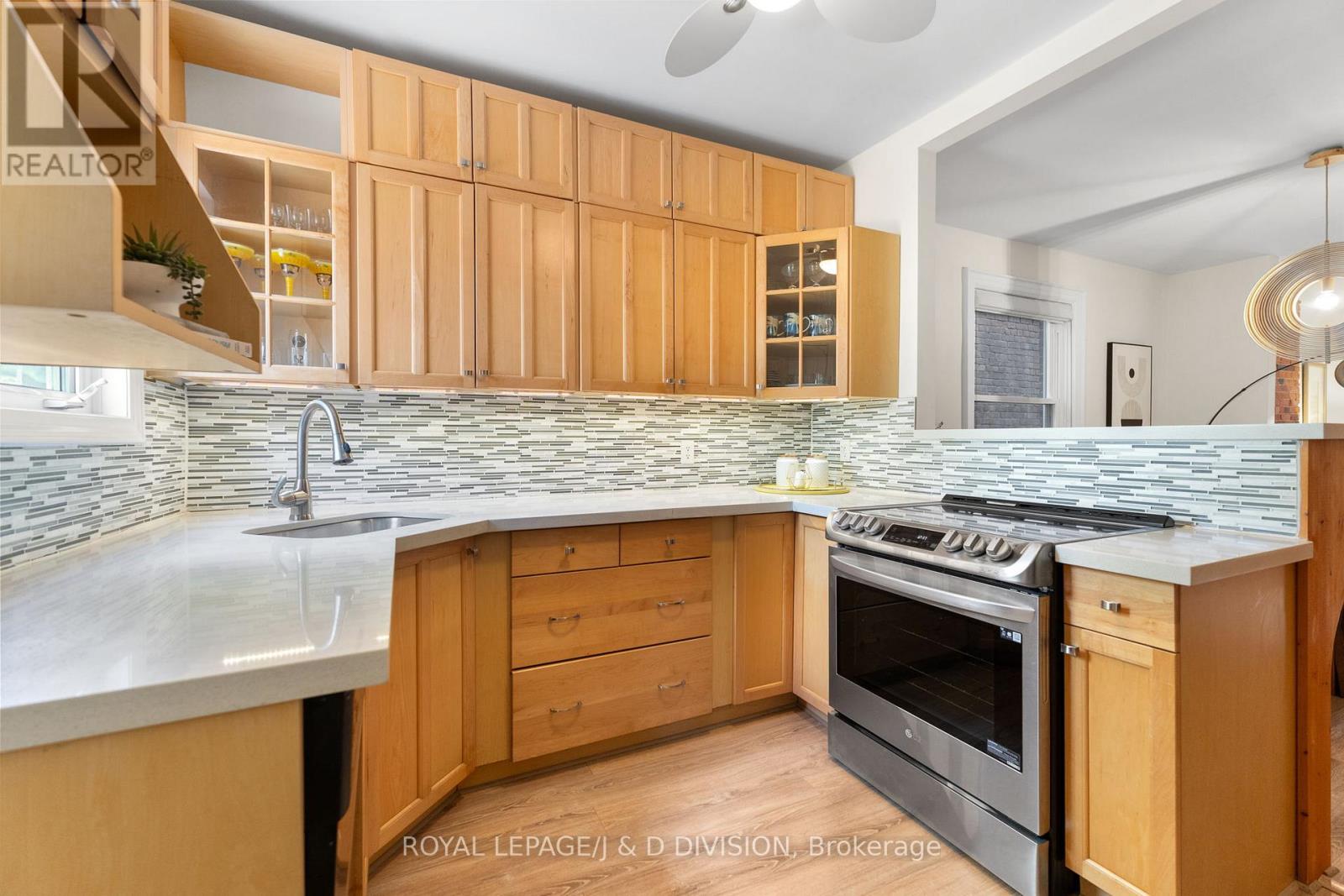 87 Kent Road, Toronto, Ontario  M4L 2X5 - Photo 12 - E13122278