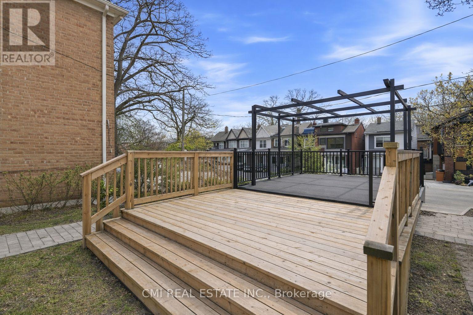 75 Kenilworth Avenue, Toronto, Ontario  M4L 3S4 - Photo 4 - E13122346