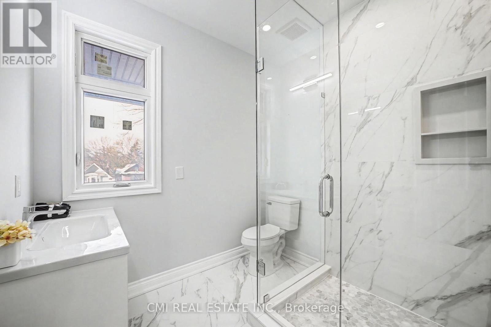 75 Kenilworth Avenue, Toronto, Ontario  M4L 3S4 - Photo 42 - E13122346