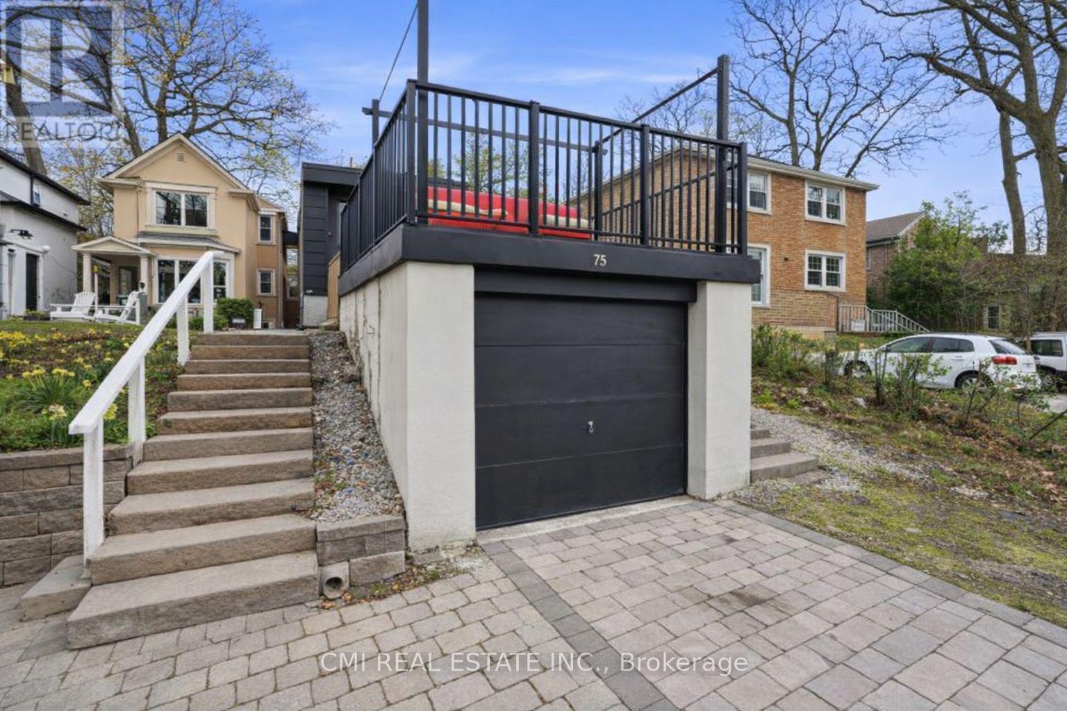 75 Kenilworth Avenue, Toronto, Ontario  M4L 3S4 - Photo 5 - E13122346
