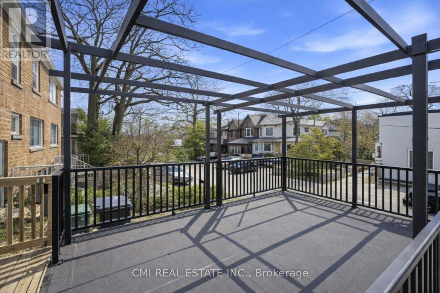 75 Kenilworth Avenue, Toronto, Ontario  M4L 3S4 - Photo 8 - E13122346