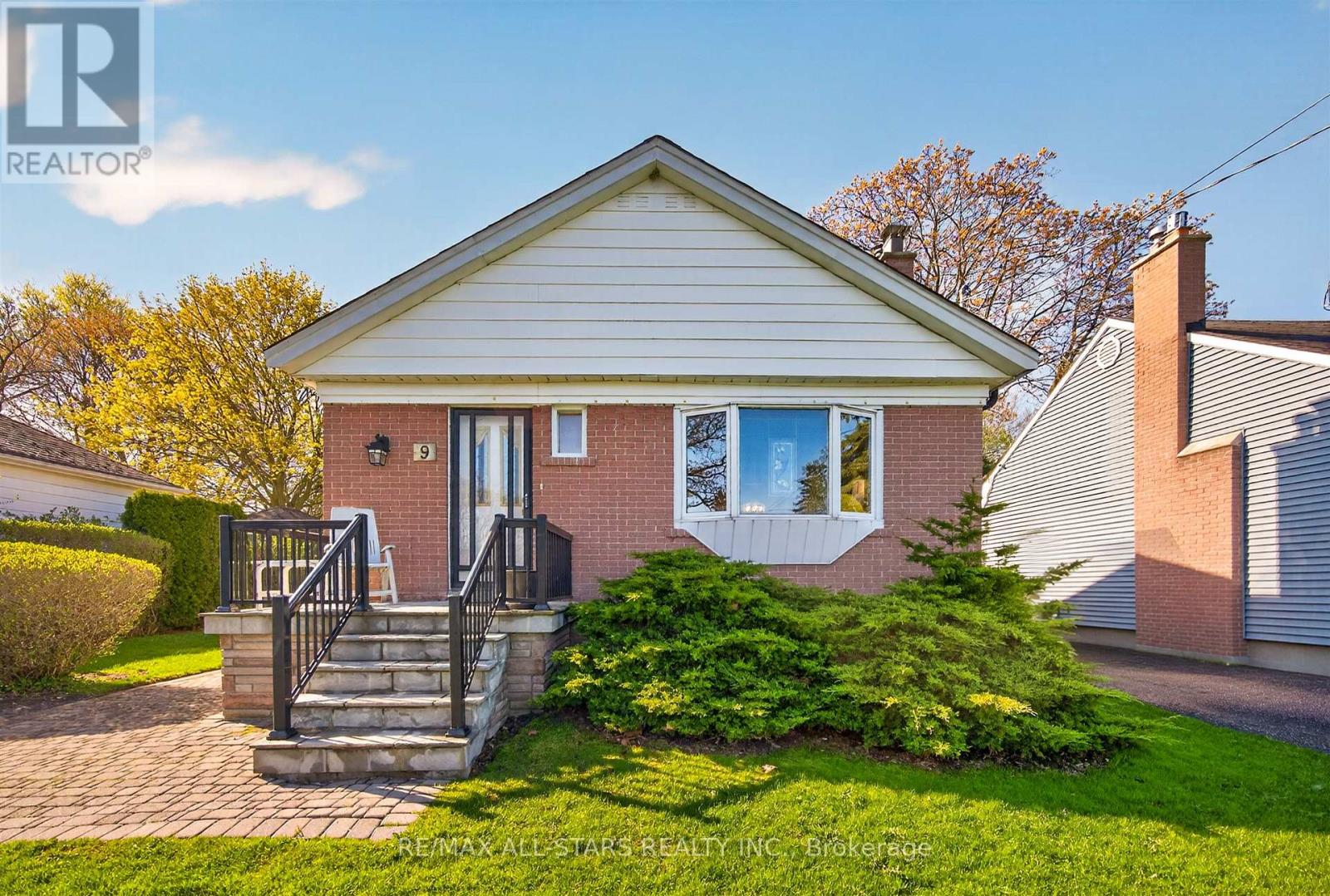 9 Martindale Road, Toronto, Ontario  M1M 2B6 - Photo 1 - E13122410