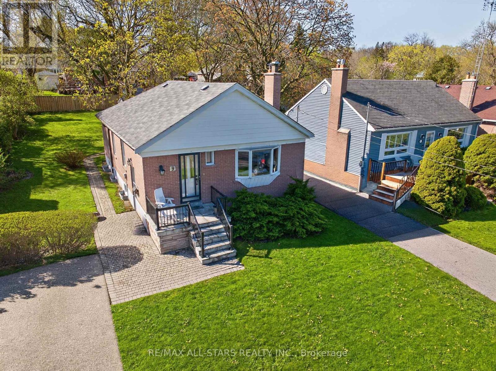 9 Martindale Road, Toronto, Ontario  M1M 2B6 - Photo 2 - E13122410