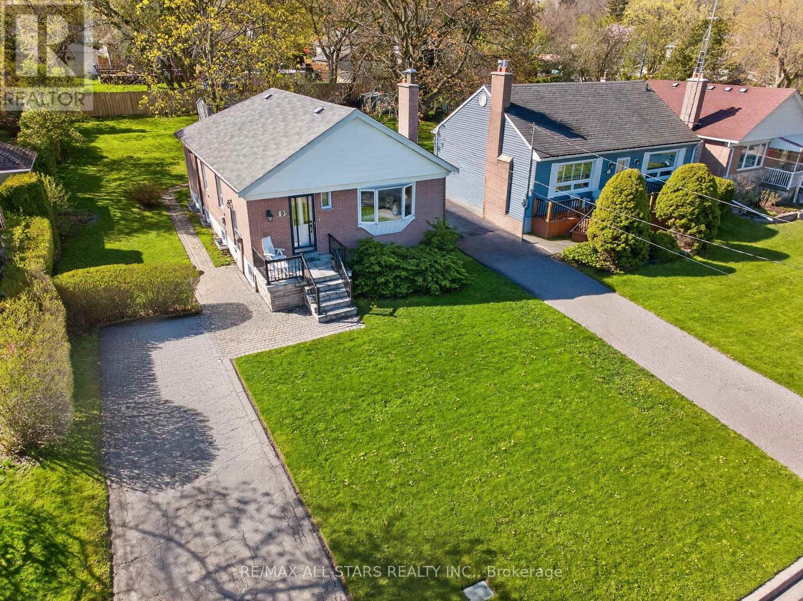 9 Martindale Road, Toronto, Ontario  M1M 2B6 - Photo 4 - E13122410