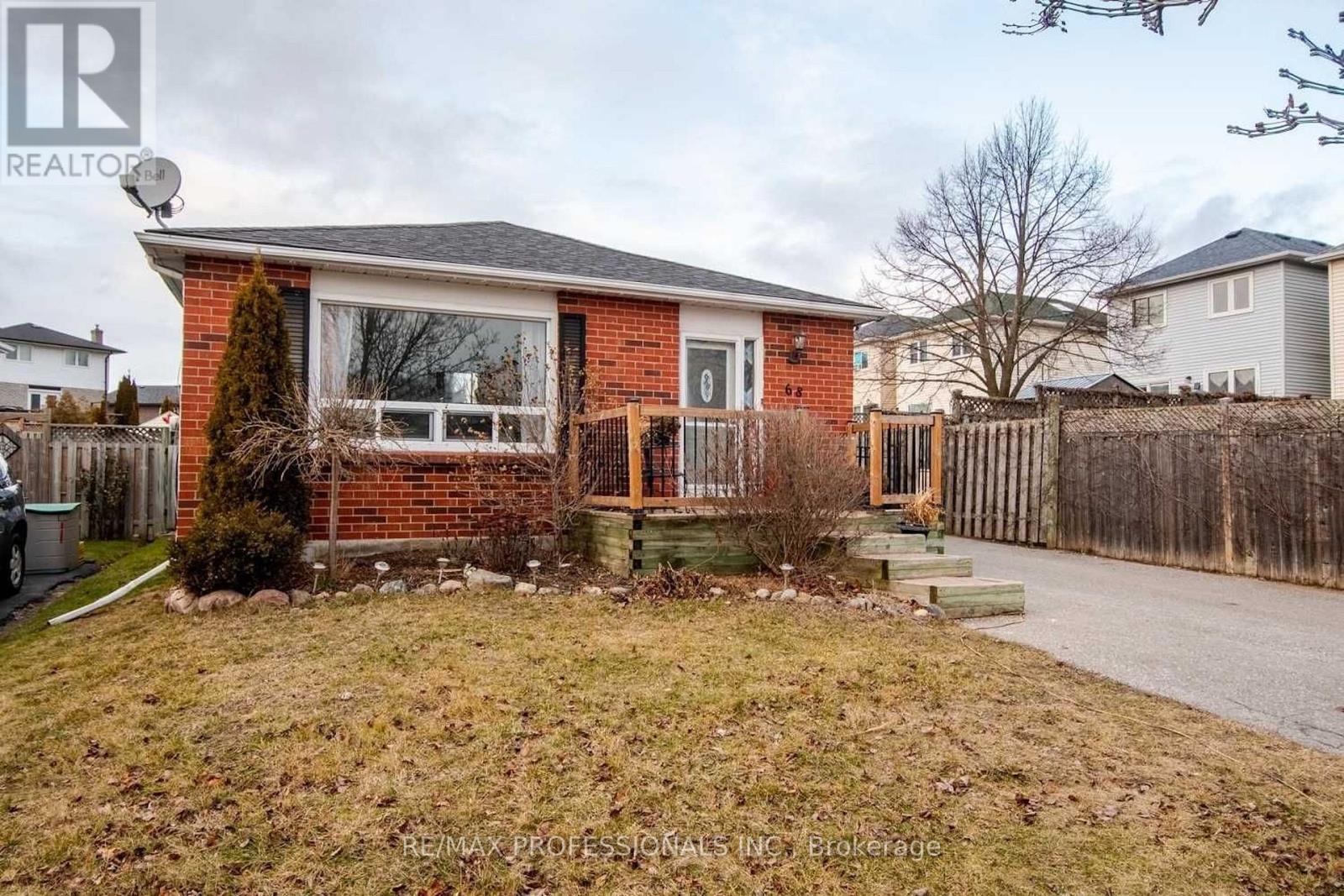68 Overbank Drive, Oshawa, Ontario  L1J 7Y8 - Photo 1 - E13122558