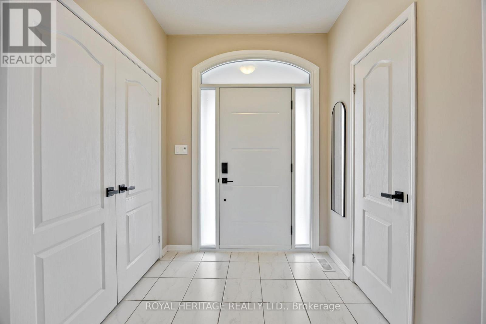 1531 Elmsley Drive, Pickering, Ontario  L1X 0B5 - Photo 2 - E13122598