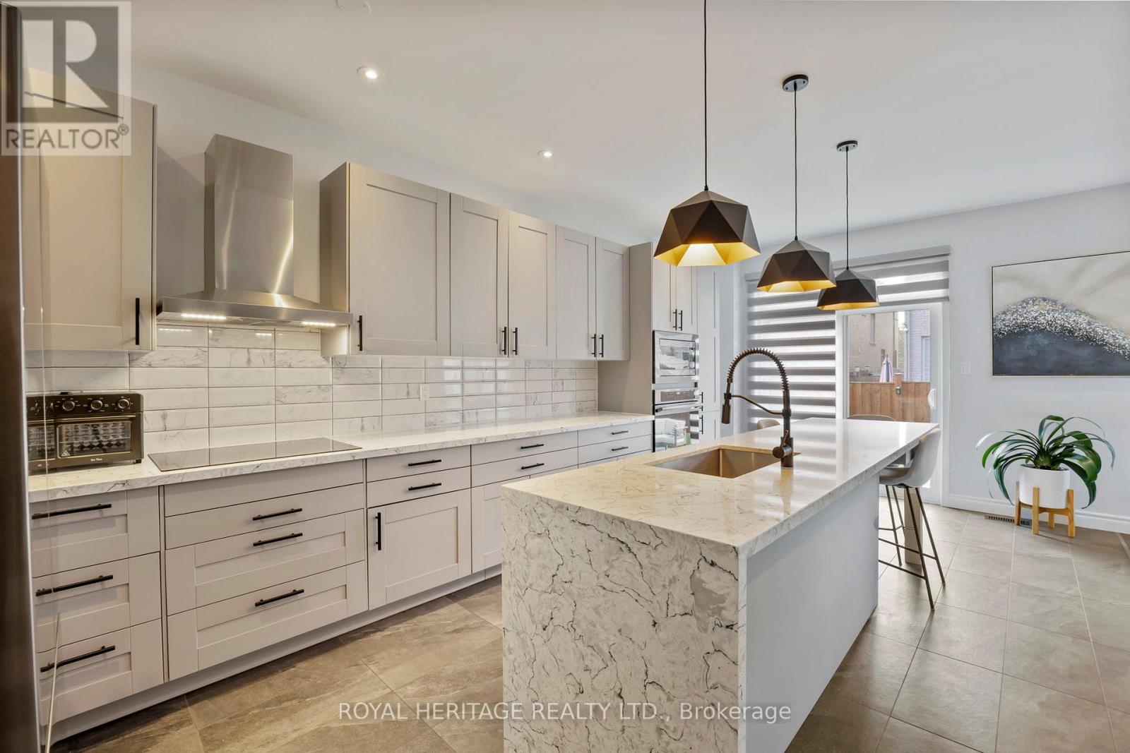 1531 Elmsley Drive, Pickering, Ontario  L1X 0B5 - Photo 6 - E13122598