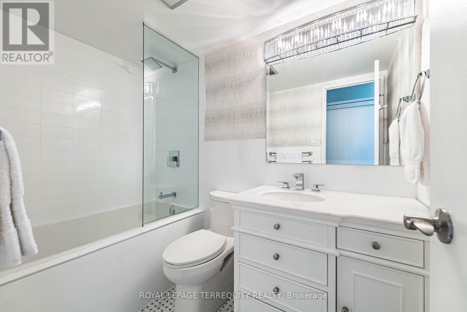 1902 - 820 Burnhamthorpe Road, Toronto, Ontario  M9C 4W2 - Photo 27 - W13121032