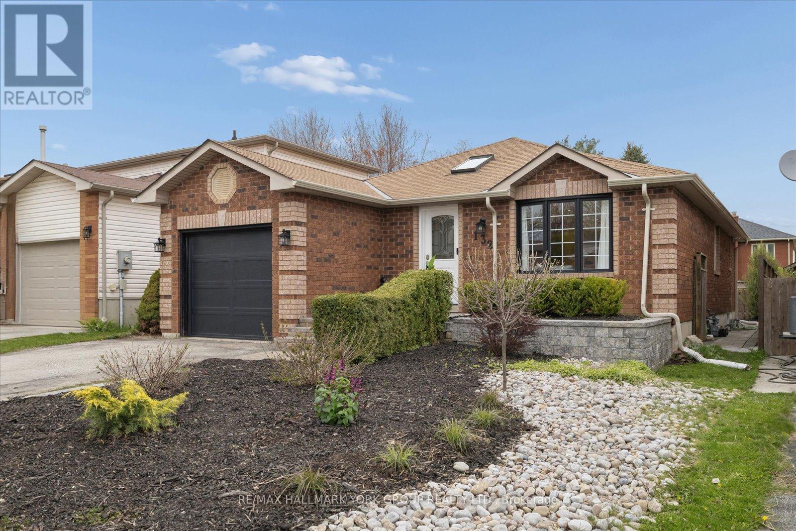 132 Athabaska Road, Barrie (Holly), Ontario  L4N 8E5 - Photo 3 - S13122528