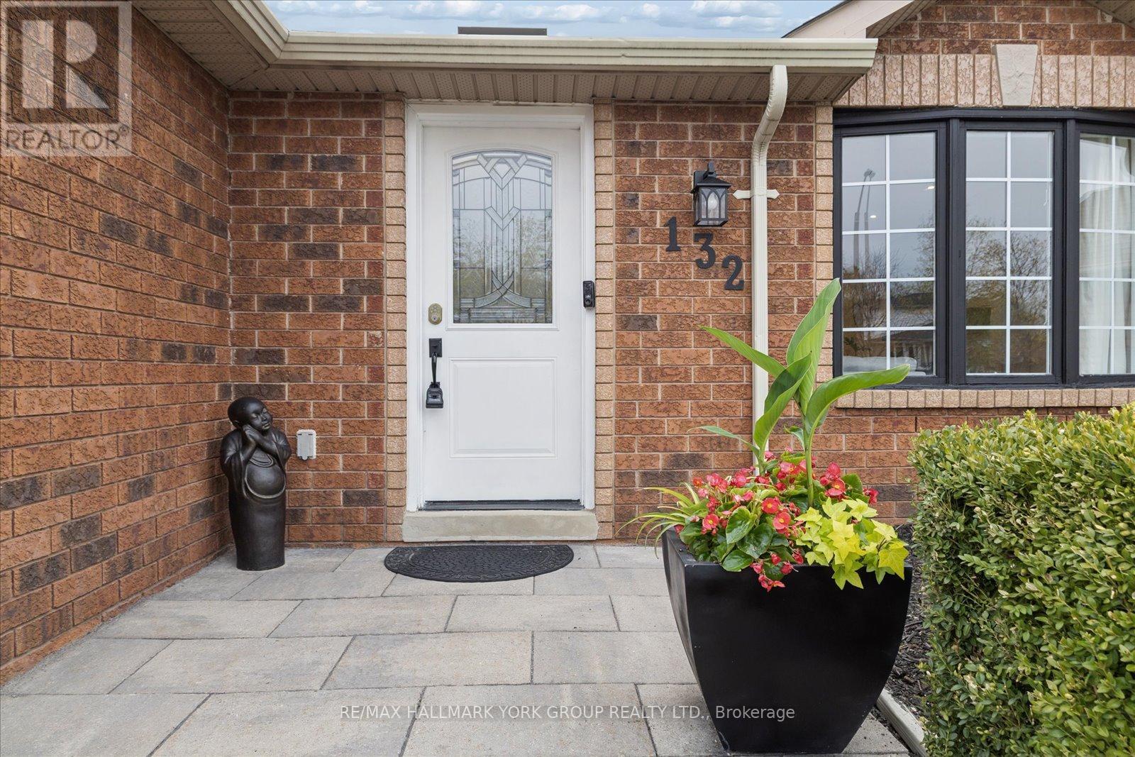 132 Athabaska Road, Barrie (Holly), Ontario  L4N 8E5 - Photo 4 - S13122528