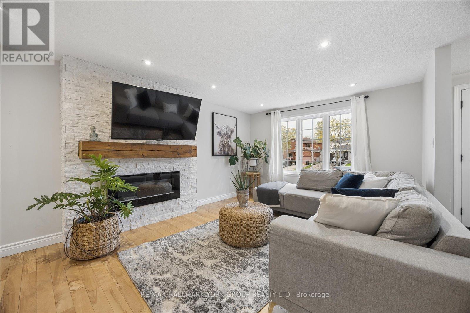 132 Athabaska Road, Barrie (Holly), Ontario  L4N 8E5 - Photo 8 - S13122528