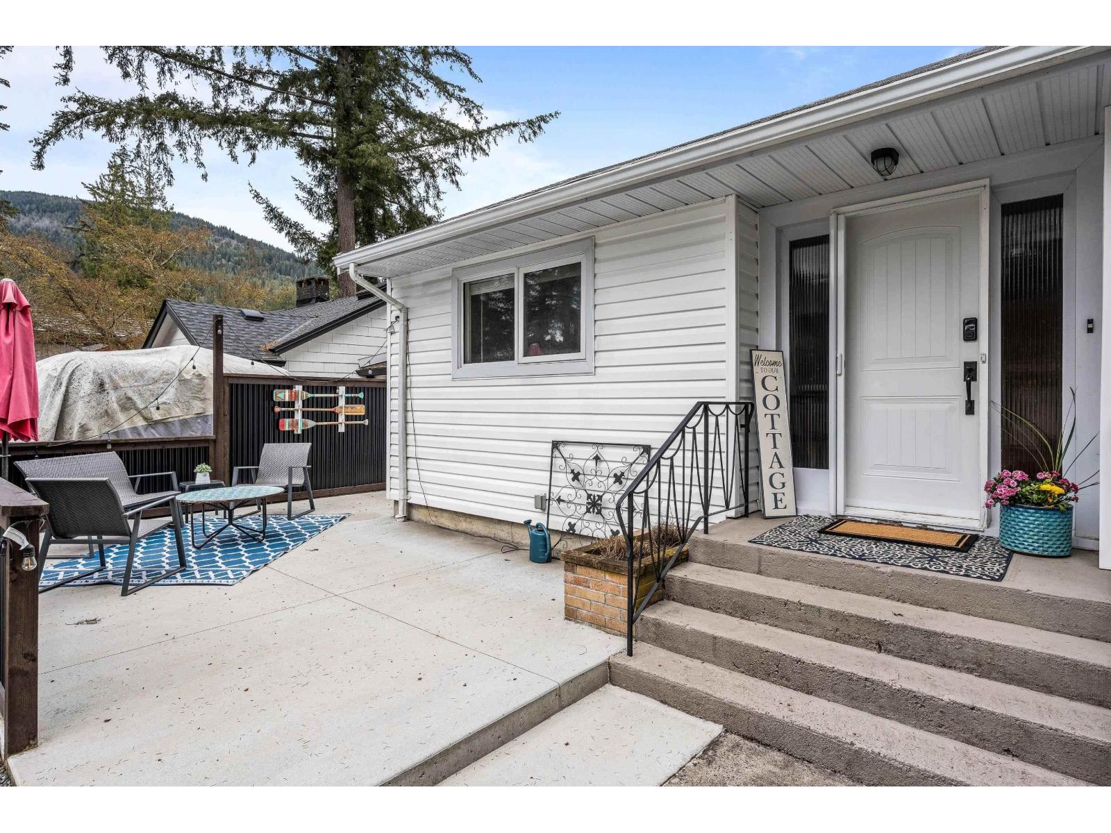 404 Birch Street, Cultus Lake North, Cultus Lake, British Columbia  V2R 4Z3 - Photo 5 - R3122554