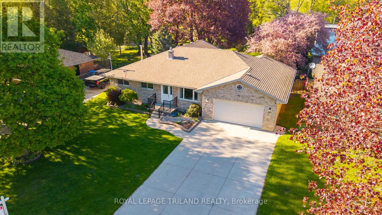 25 PANNELL LANE, Strathroy-Caradoc, Ontario