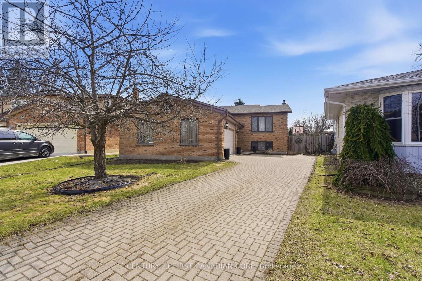 87 GRIEVE PLACE, London South, Ontario