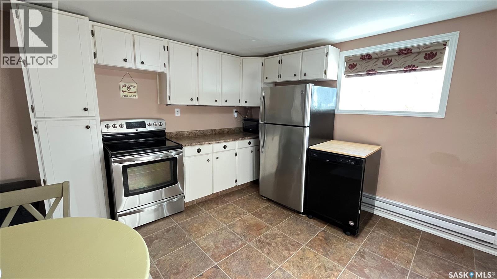 214 Marsh Street, Maple Creek, Saskatchewan  S0N 1N0 - Photo 22 - SK035840