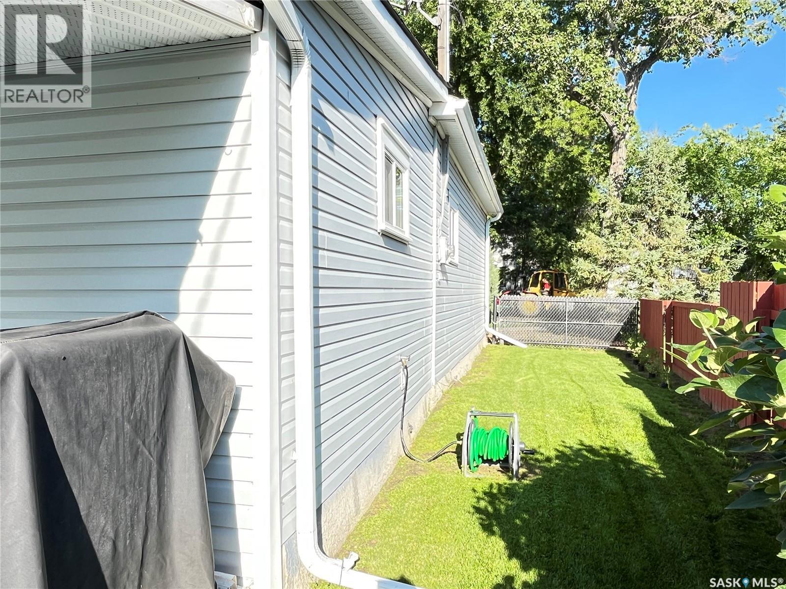 214 Marsh Street, Maple Creek, Saskatchewan  S0N 1N0 - Photo 9 - SK035840