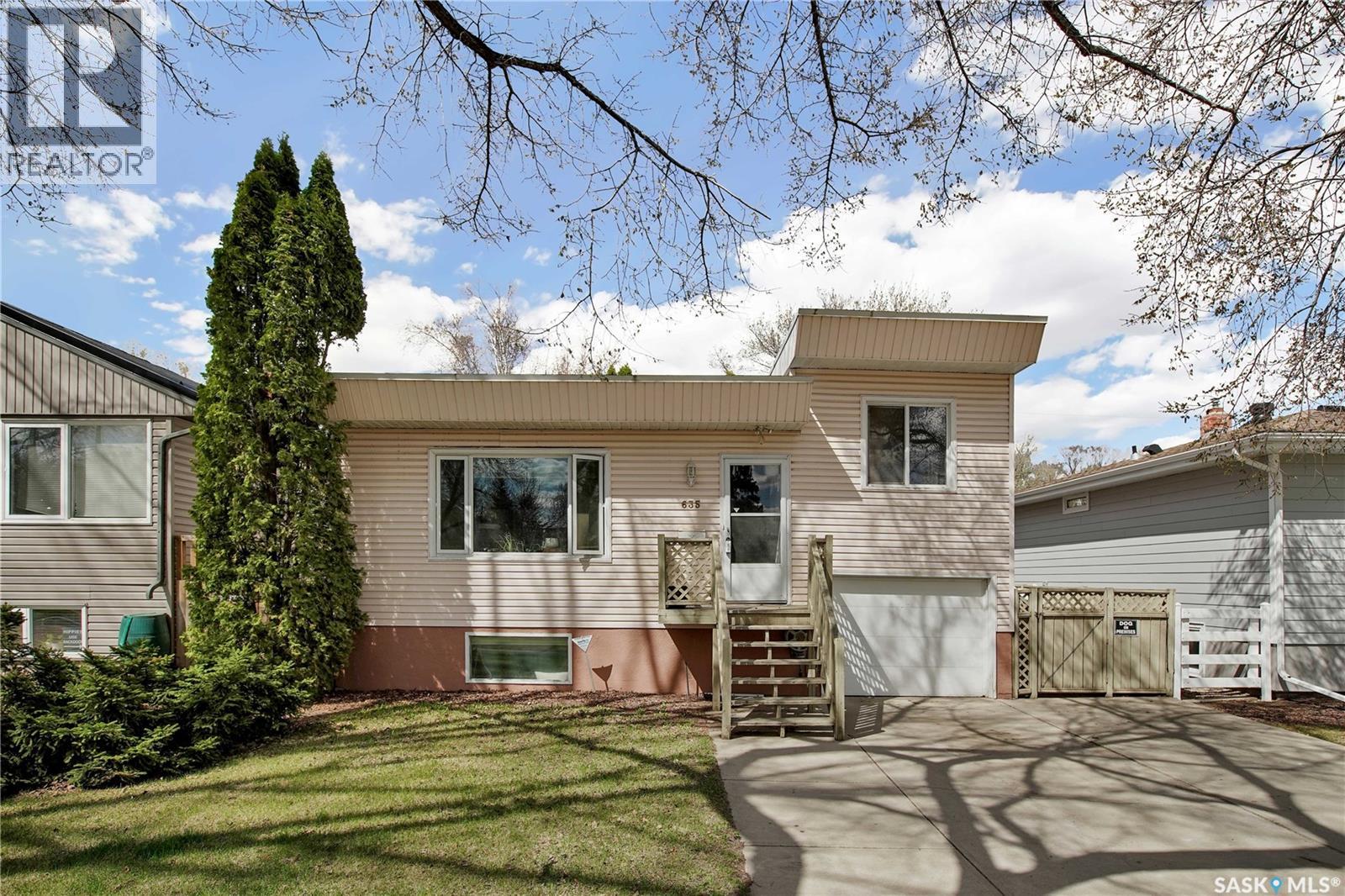 635 4th Street E, Saskatoon, Saskatchewan  S7H 1J8 - Photo 1 - SK035621