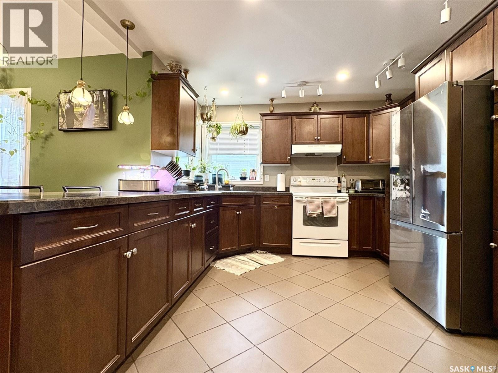 270 2nd Avenue N, Yorkton, Saskatchewan  S3N 1G9 - Photo 4 - SK035611