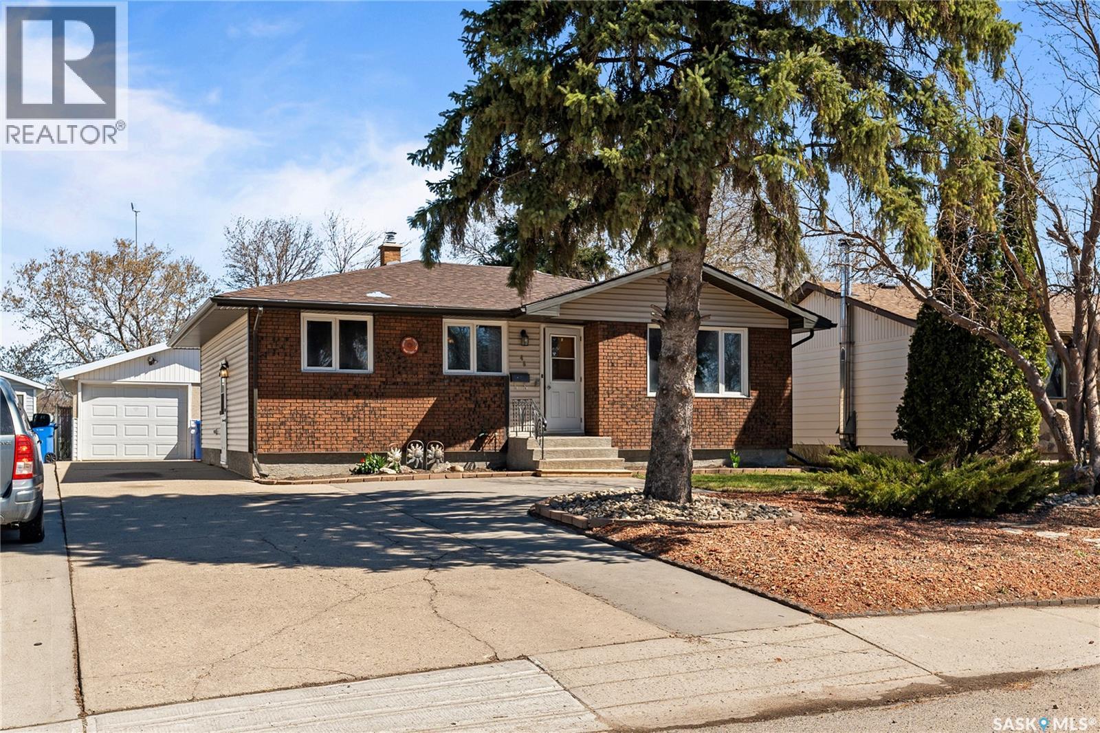 46 Hammond Road, Regina, Saskatchewan  S4R 3C6 - Photo 1 - SK035163