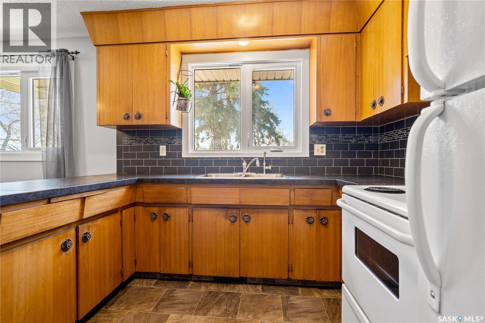 46 Hammond Road, Regina, Saskatchewan  S4R 3C6 - Photo 10 - SK035163