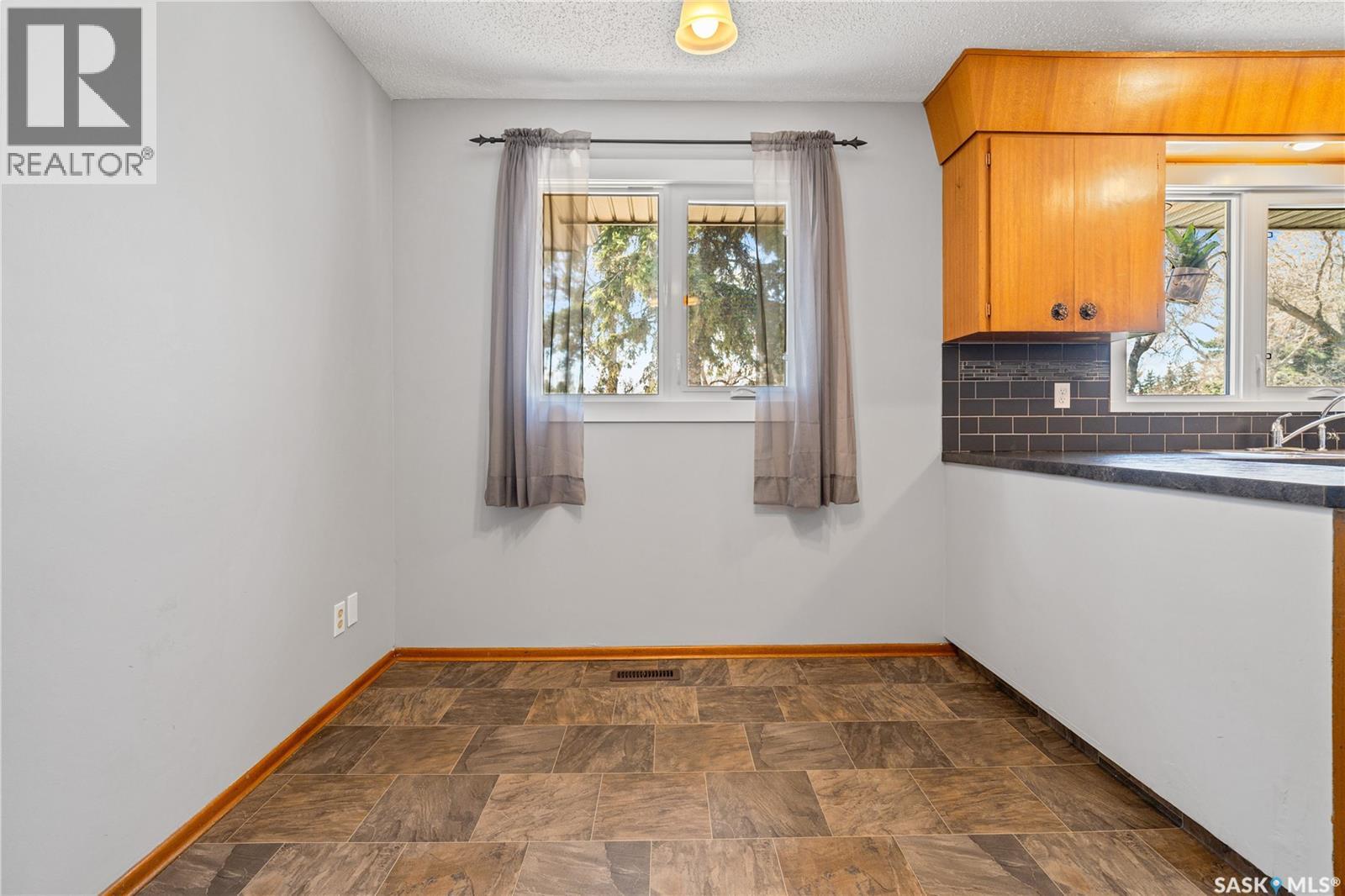 46 Hammond Road, Regina, Saskatchewan  S4R 3C6 - Photo 13 - SK035163