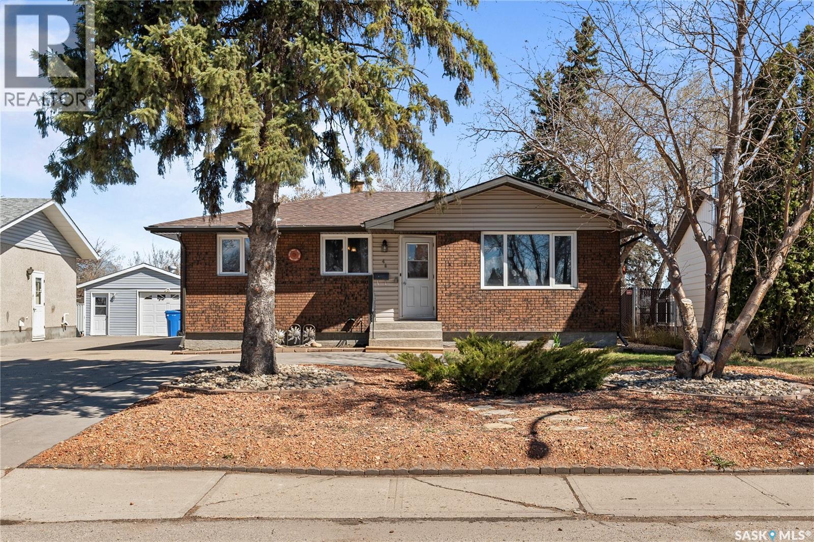 46 Hammond Road, Regina, Saskatchewan  S4R 3C6 - Photo 2 - SK035163