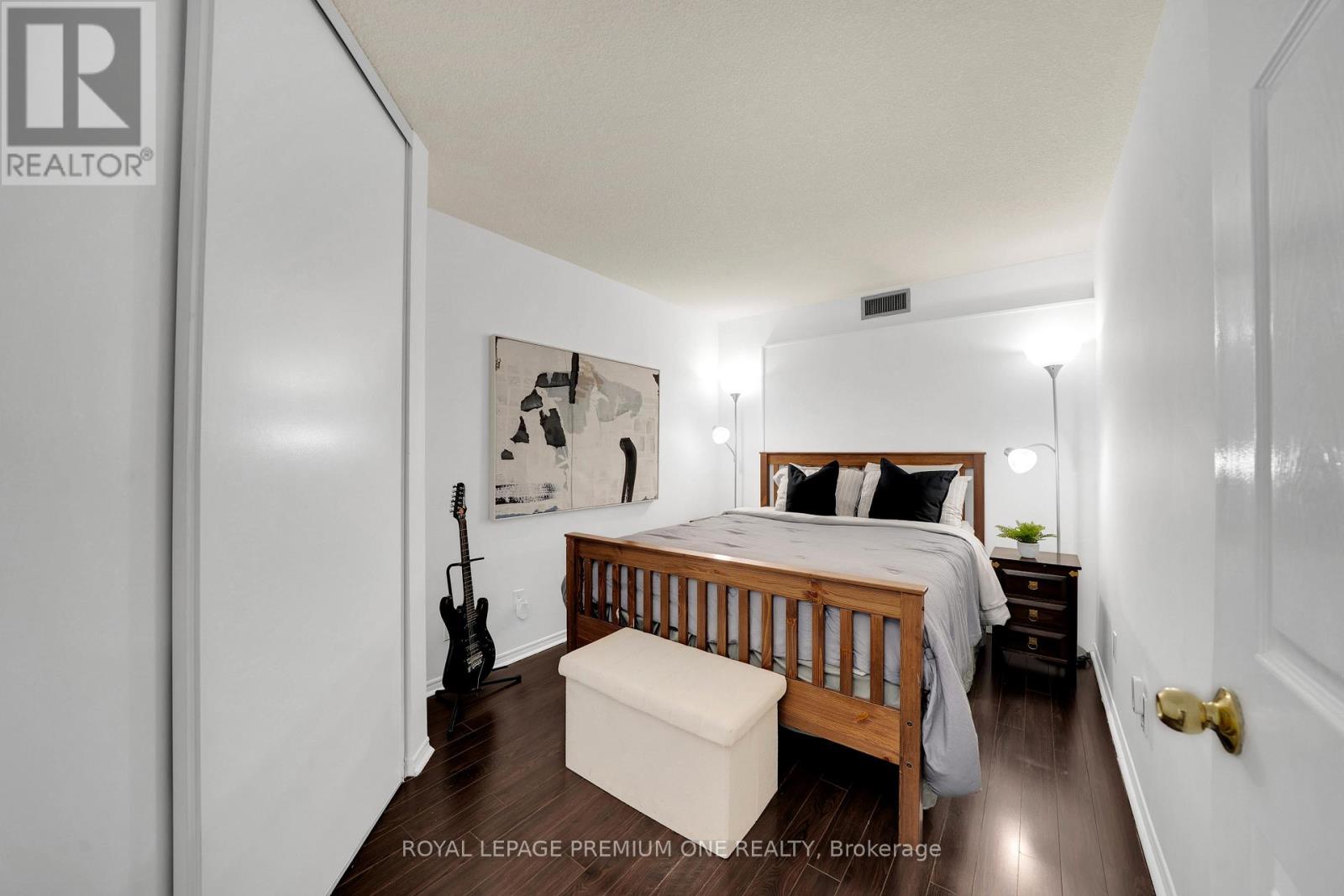 310 - 1001 Cedarglen Gate, Mississauga, Ontario  L5C 4R2 - Photo 10 - W13122192