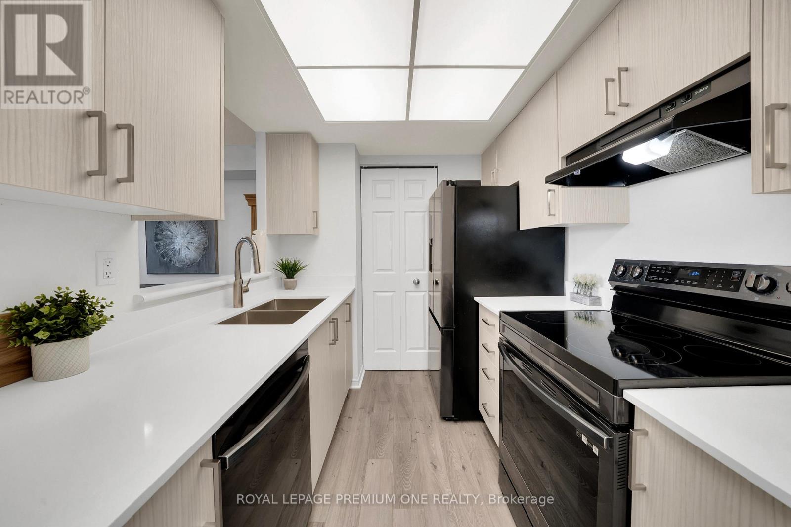 310 - 1001 Cedarglen Gate, Mississauga, Ontario  L5C 4R2 - Photo 11 - W13122192