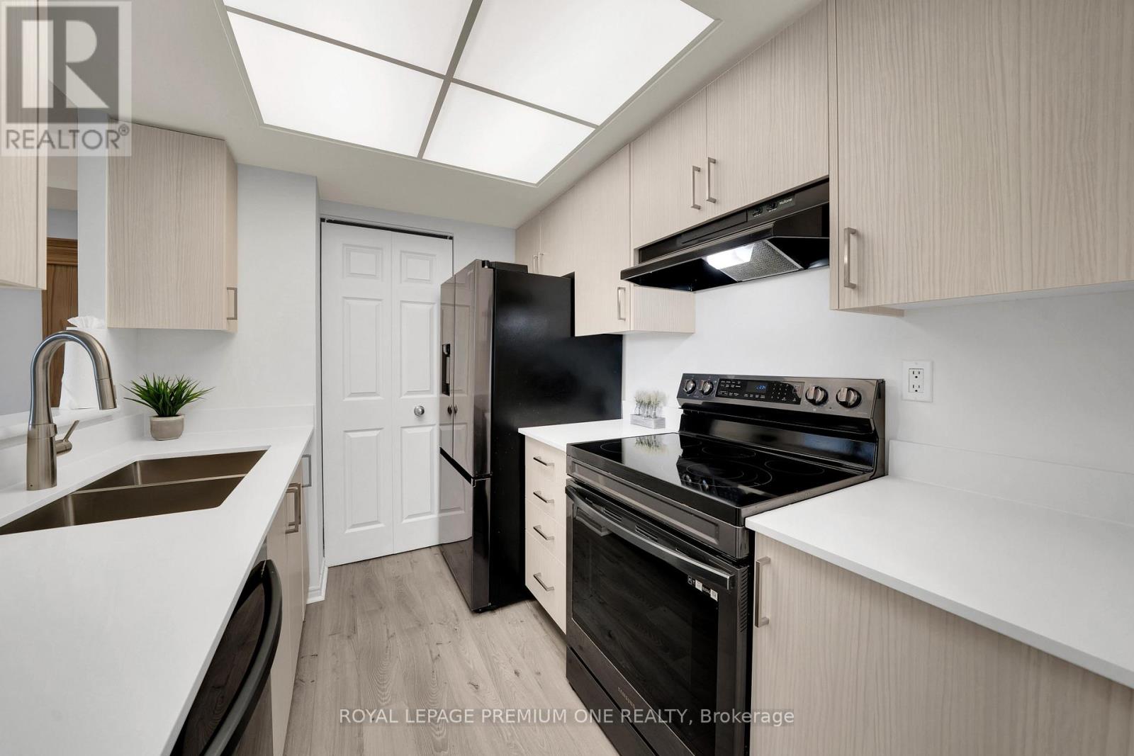 310 - 1001 Cedarglen Gate, Mississauga, Ontario  L5C 4R2 - Photo 12 - W13122192