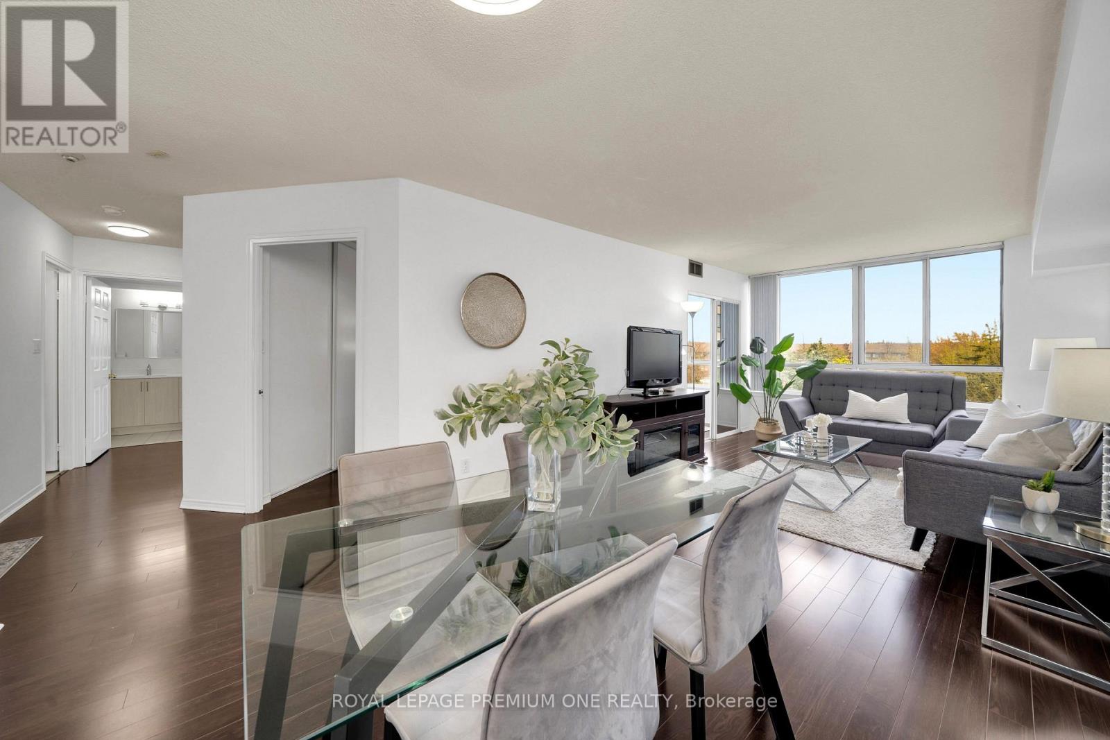 310 - 1001 Cedarglen Gate, Mississauga, Ontario  L5C 4R2 - Photo 5 - W13122192