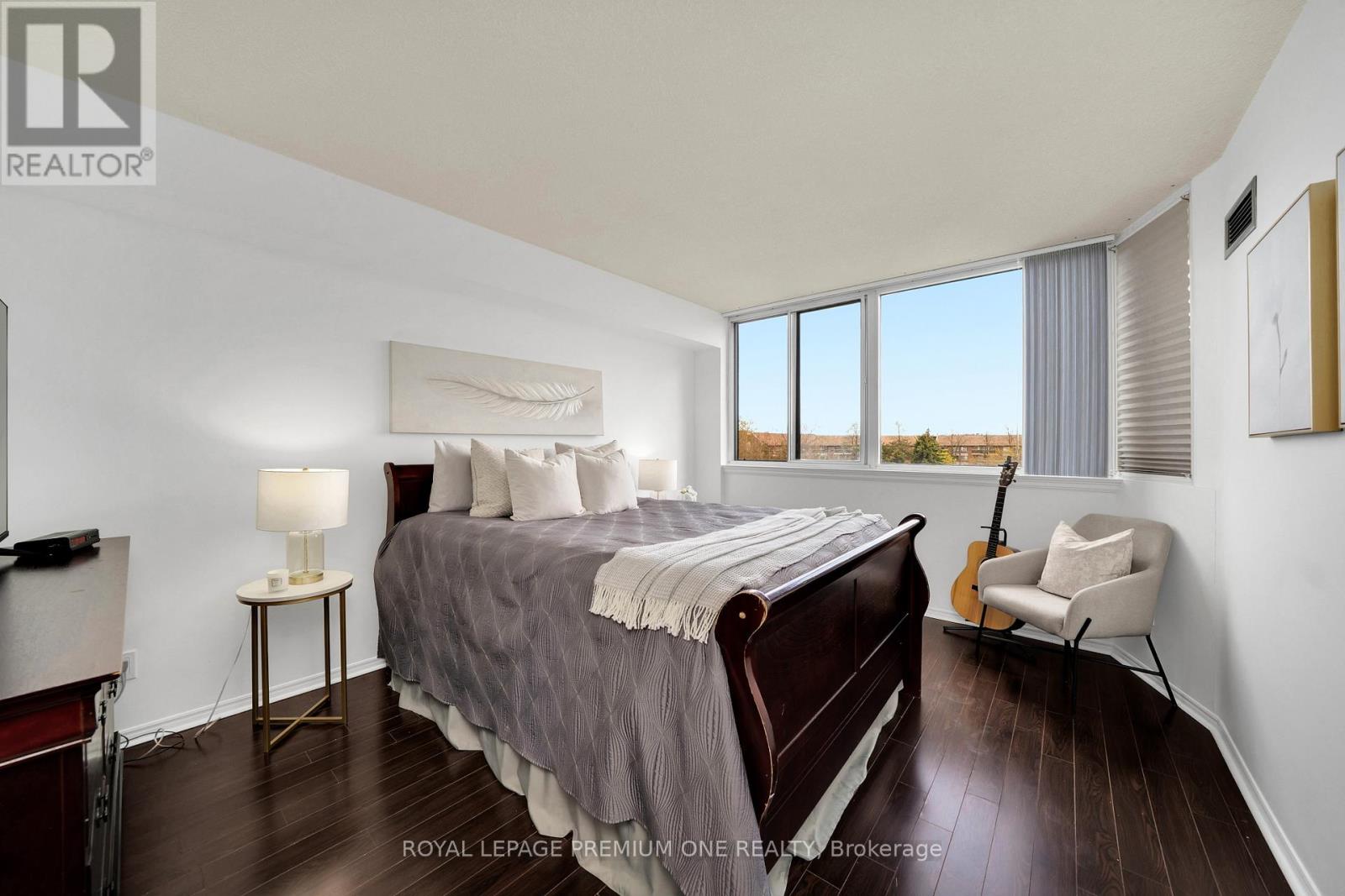 310 - 1001 Cedarglen Gate, Mississauga, Ontario  L5C 4R2 - Photo 7 - W13122192