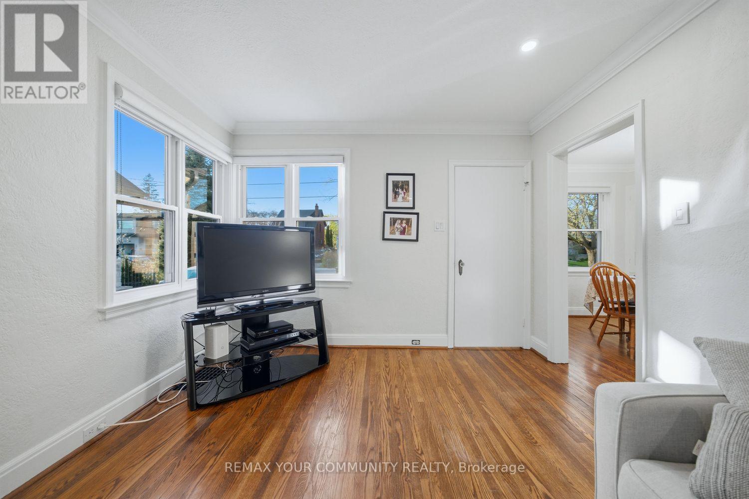 25 Murrie Street, Toronto, Ontario  M8V 1X6 - Photo 11 - W13122272